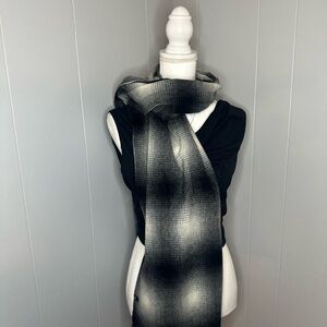 Banana Republic Black and White Gradient Scarf NWT